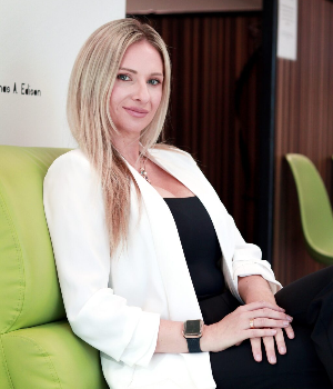 Global Directory of Who's Who Highlights Dr. Anna Yatsenko for Excellence in Chiropractic Care