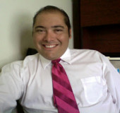 Honors Eliseo Davila