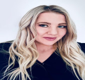 Rebecca Russell, Owner of Lash My World, Honored by Global Who's Who for Outstanding Achievements in the Beauty Industry