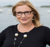 Global Who's Who Recognizes Adrianne Hanley as a Leading Real Estate Professional with a Distinctive Approach